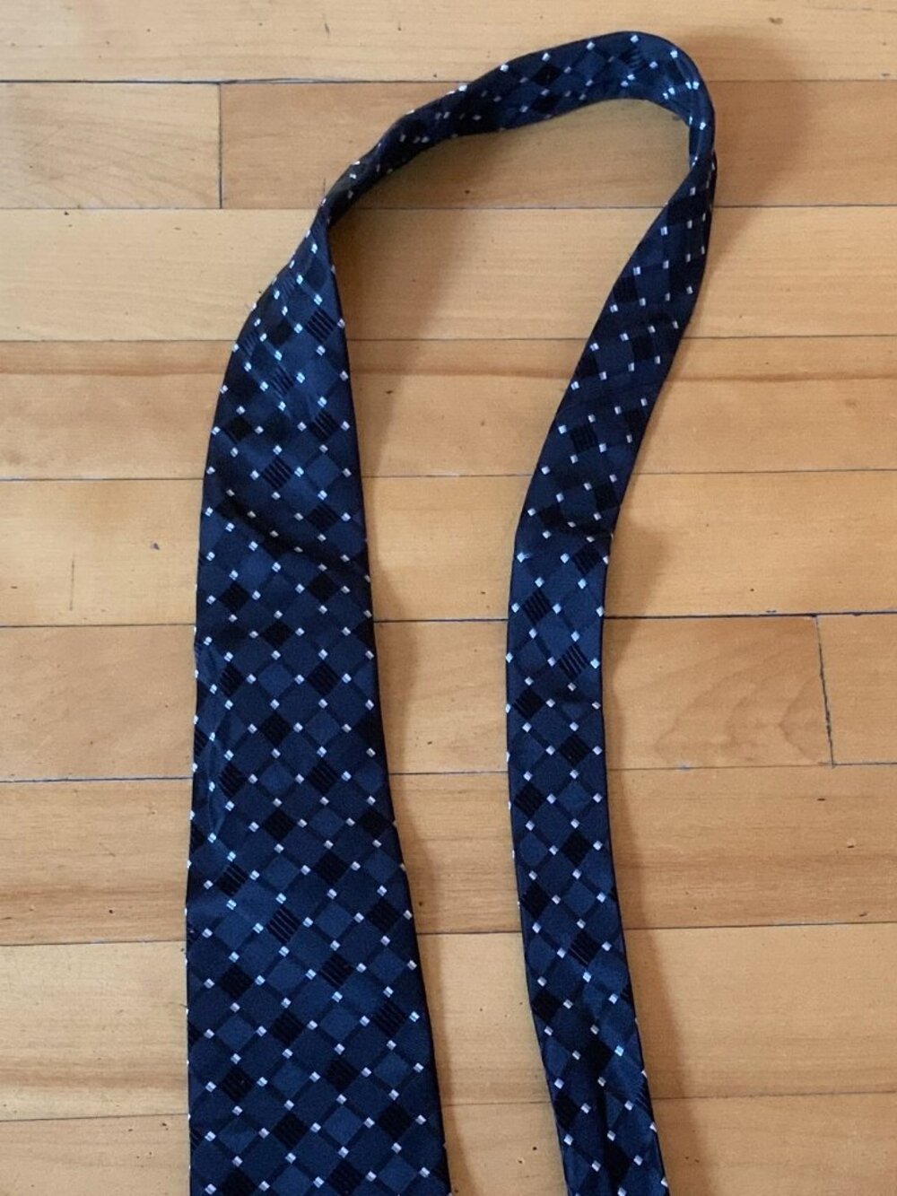 Geoffrey Beene Silk Tie. 55 Inches